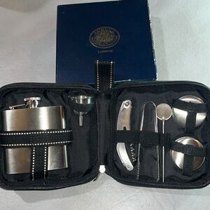 Picnic at Ascot London Excellent Distinguished Eminent NWOT